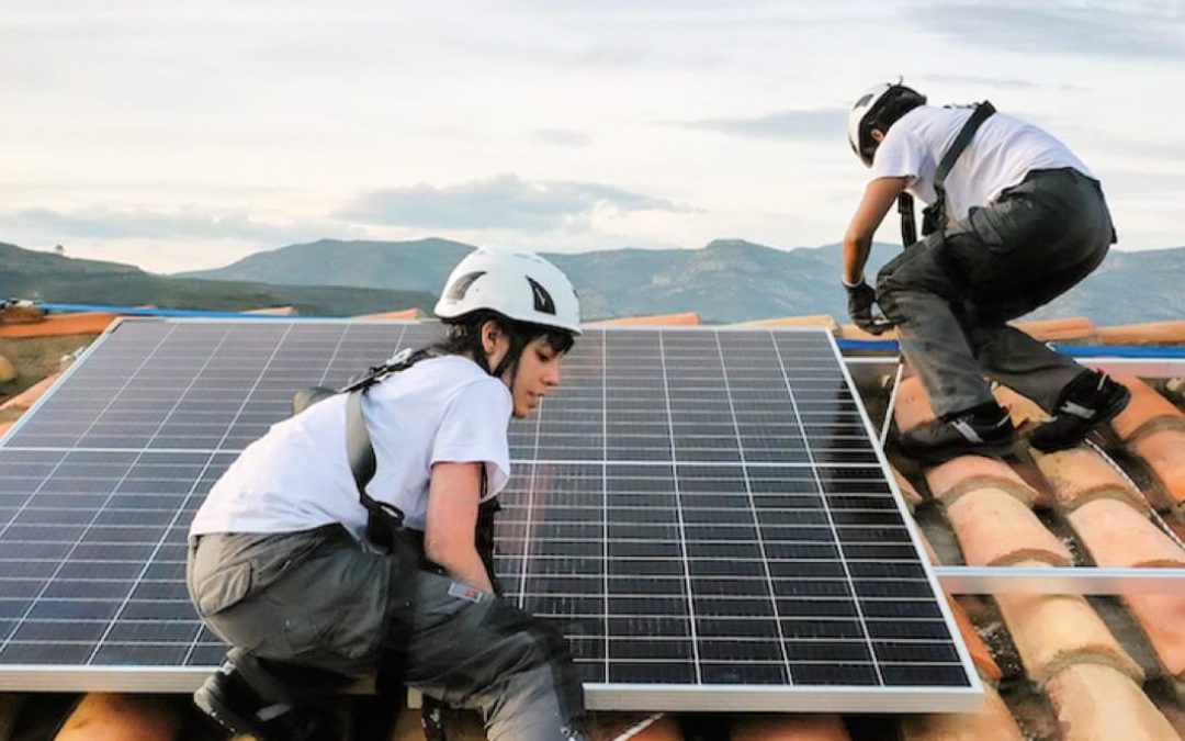 ¿Cómo motivar a tu comunidad de vecinos para poner placas solares?